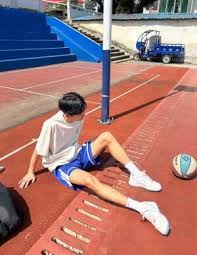 扑克里不是每把都要玩（打扑克并非每手都要参与）